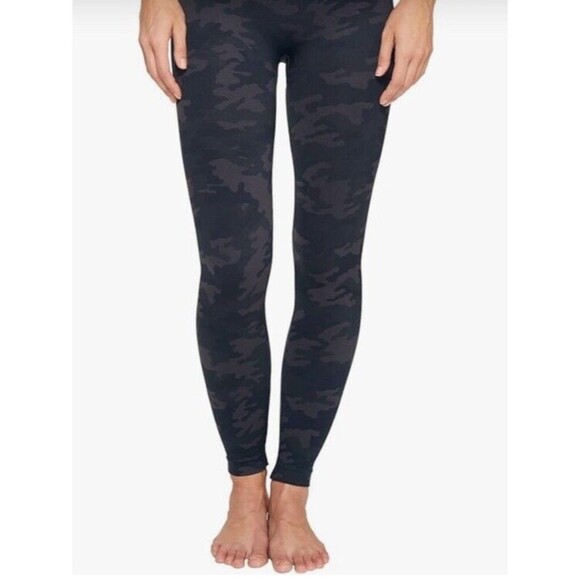Spanx (Large) Leggings Look At Me Now Seamless Womens Black Camo FL3515 Workout - Picture 2 of 10